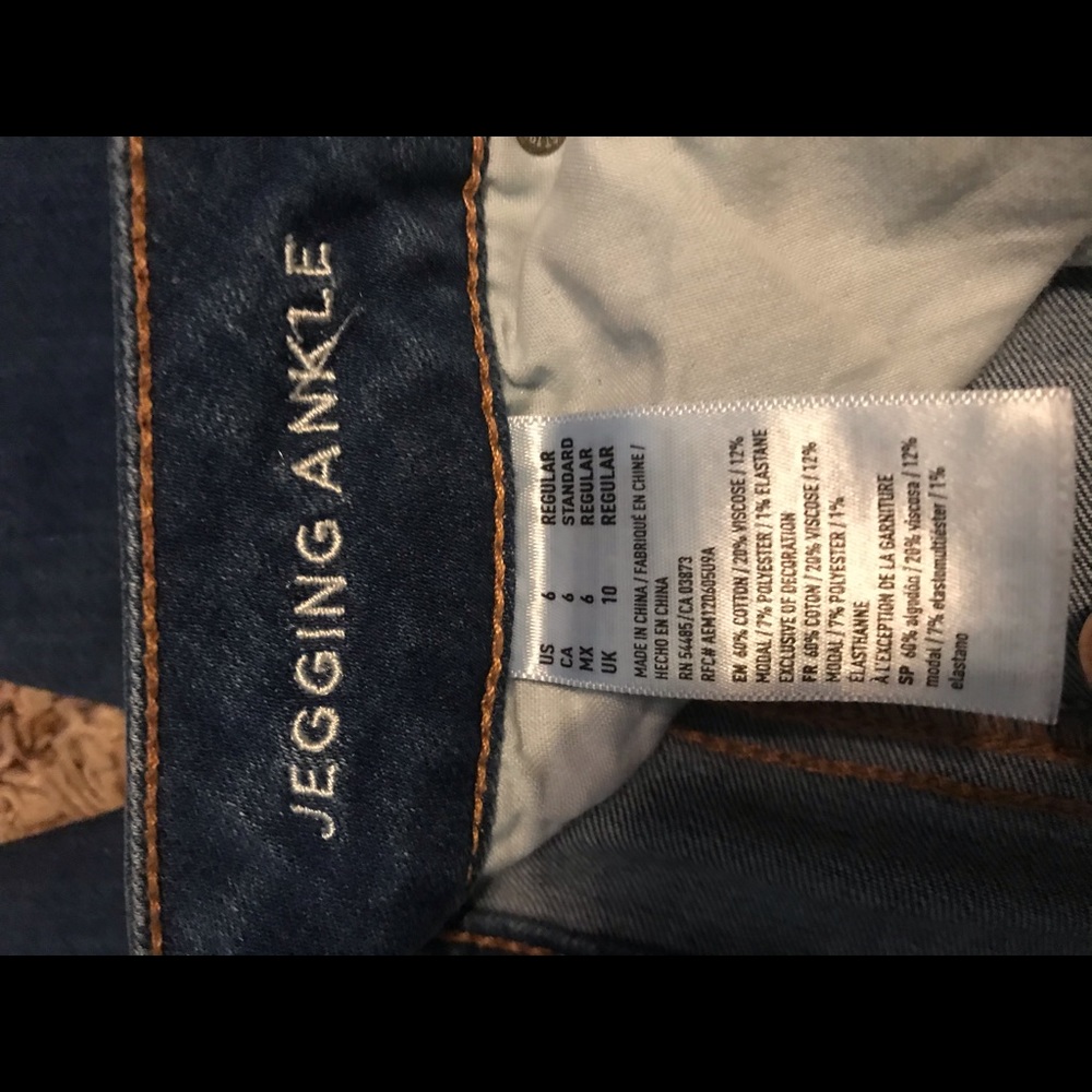 American Eagle super stretch ankle skinny jeans!